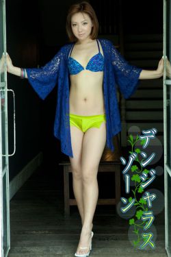 他趴在两腿中间舔我出水GIF